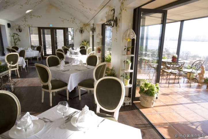 프라움레스토랑_2_공공3유형.jpg