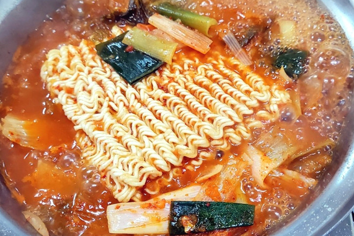 임현숙의이화김치찌개_1_공공3유형.jpg