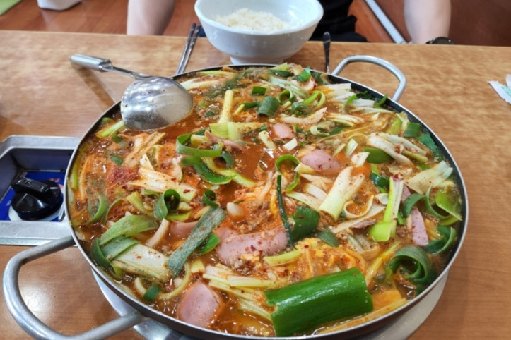 운암명가부대찌개철판구이전문점_1_공공3유형.jpg