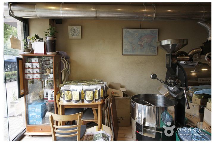 허형만의_압구정커피집_5_공공3유형.jpg