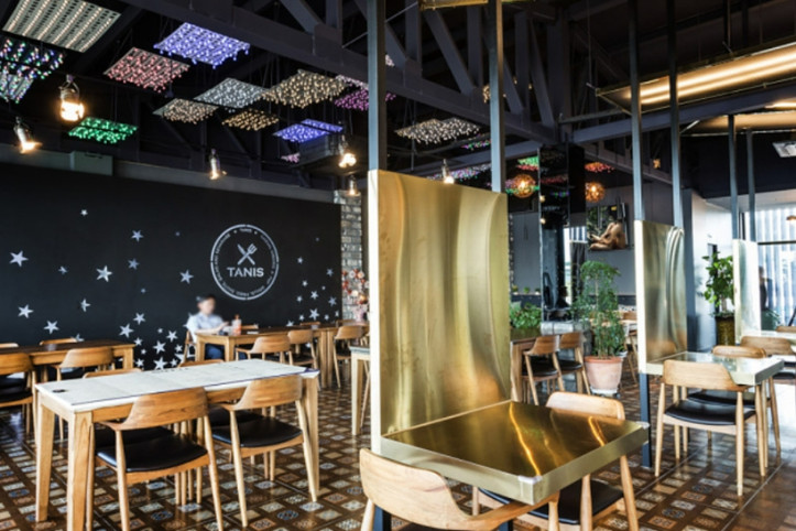 타니스_레스토랑_2_공공3유형.jpg